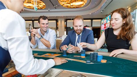 Casino Multilingual Staff: The Key to Global Player Retention and Revenue Growth