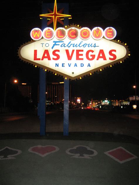 Casino Billboards: How Outdoor Advertising Shapes the Gambling Industry